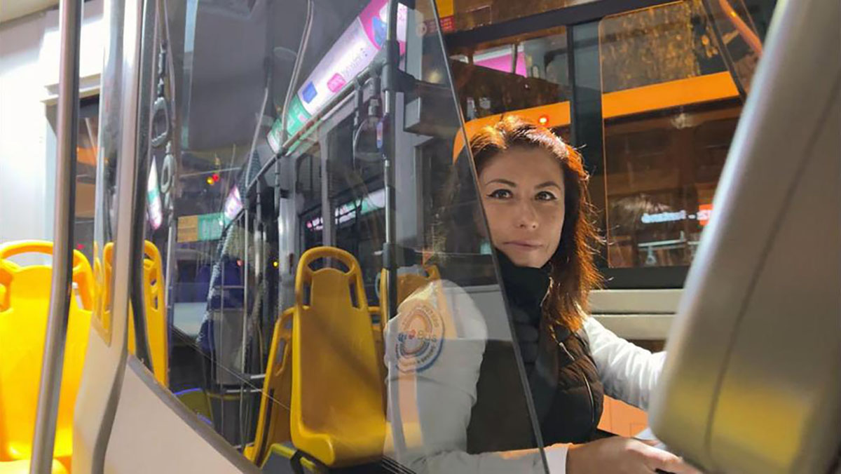 Gerardo Cuanalo Santos, destacó que la T04 se suma a las rutas T03, T06, T09 y T12 donde también se ha renovado la flota para que operen las nuevas unidades adquiridas en la actual administración, y recordó que la forma de pago es exclusivamente con la tarjeta Qrobus. Detalló que para la operación de la ruta T04 se cuenta con 15 unidades Mercedes Benz, y se podrán incorporar más unidades según la demanda del servicio que se presente.